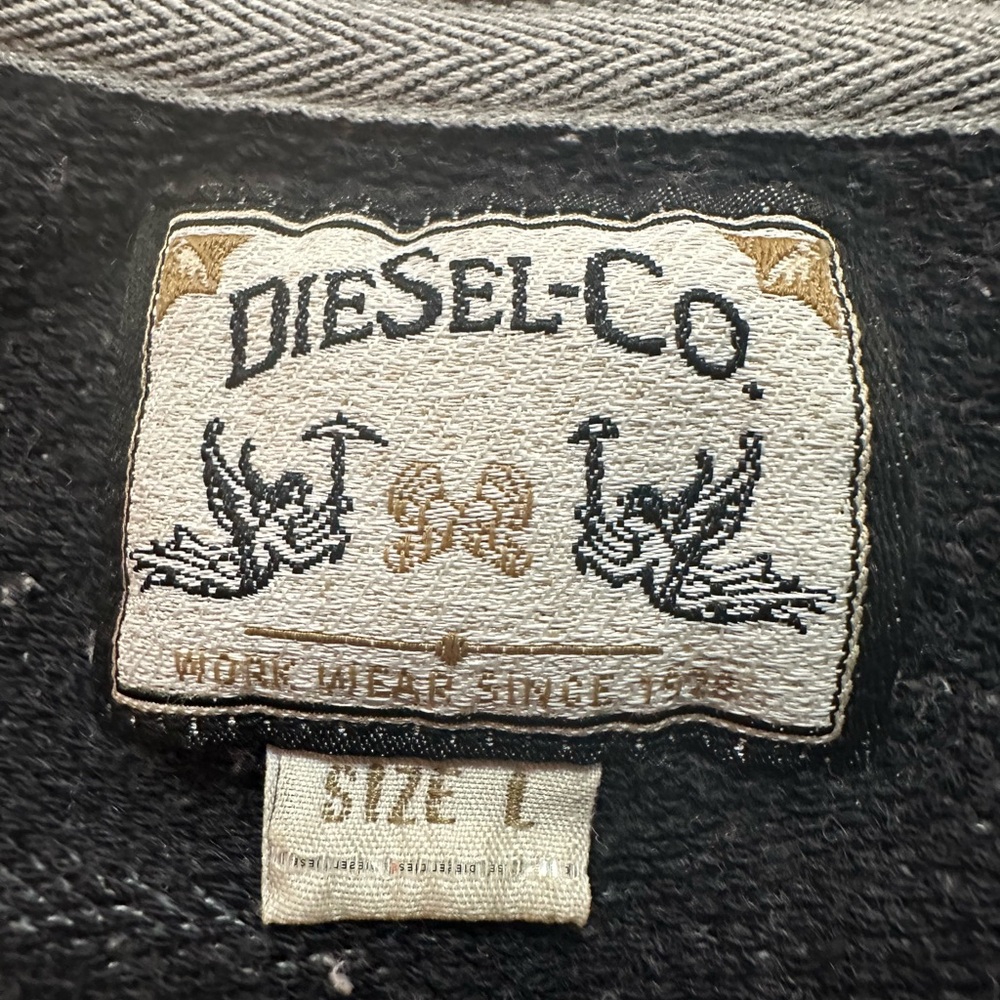 Vintage DIESEL crewneck sweater size L
B327